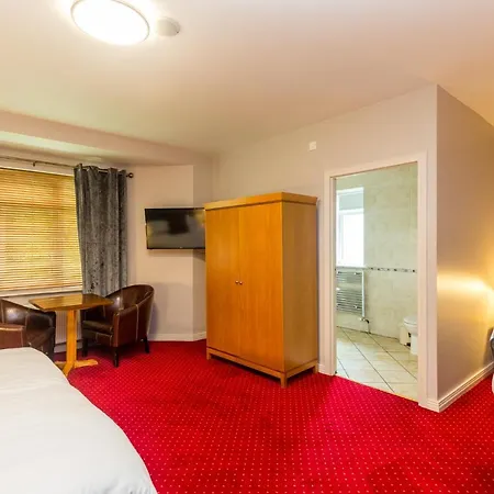 Airport View Hotel And Secret Spa Lusk Extérieur photo