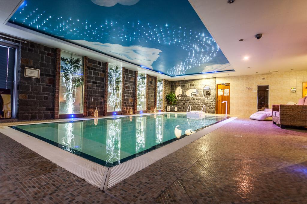 Airport View Hotel And Secret Spa Lusk