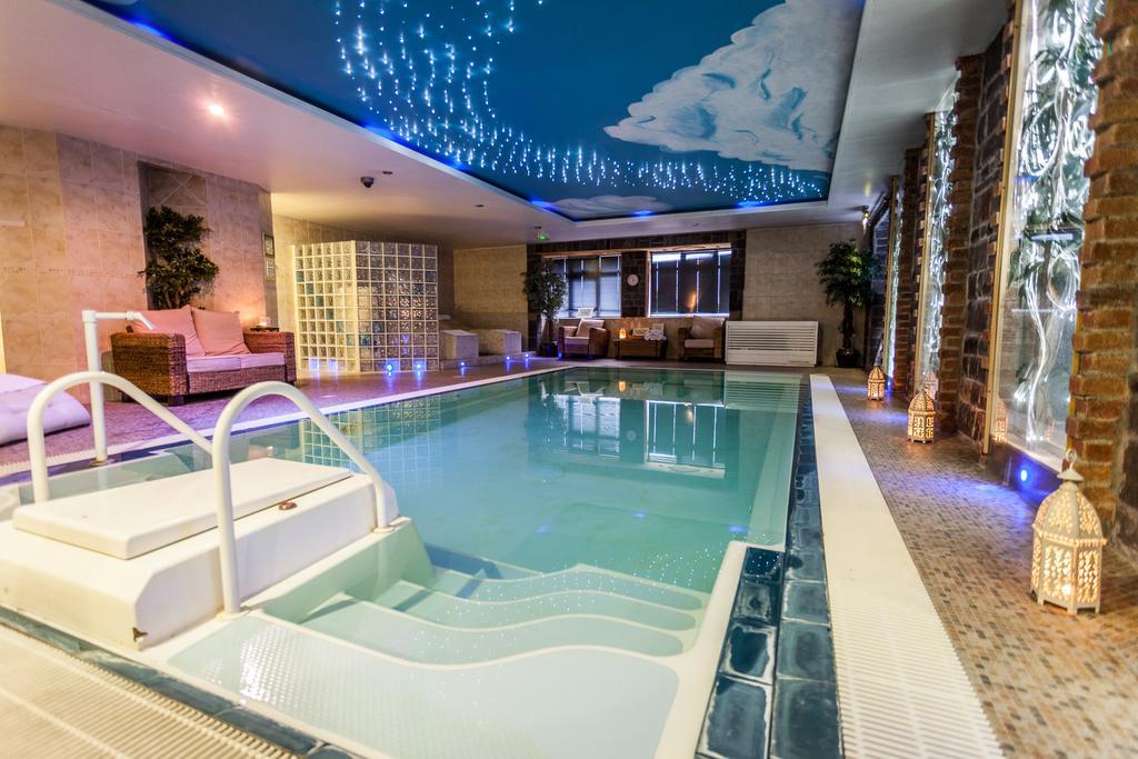 Airport View Hotel And Secret Spa Lusk